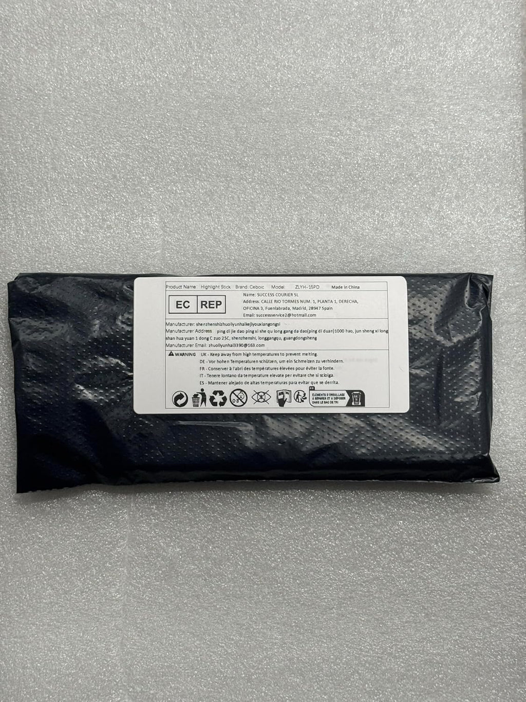 2-in-1 Cream Contour & Highlighter Stick - Easy Blendable Bronzer for Flawless Face Shaping (Pearl White & Dark Brown)